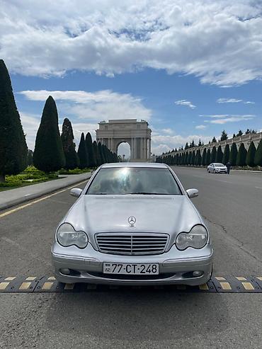 99 maşını: Mercedes-Benz 240: 2.4 l | 2000 il Sedan — 2