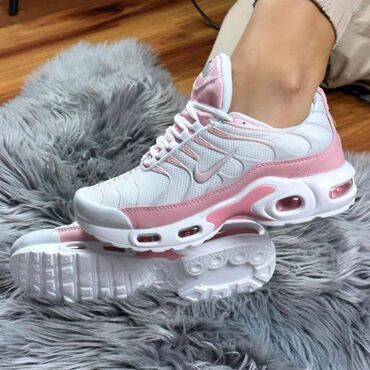 nike dior: Nike air max tn patike roze

Novo
Brojevi 36 do 41