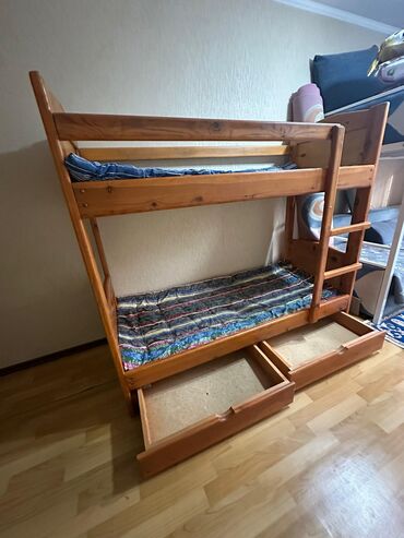 двух ярусный детский кровать: Балдар үчүн эки ярустуу, Жаңы, Табигый жыгач, түсү - Күрөң