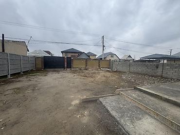 Продажа коттеджей и домов: Продаю Ак ордо 100 метров от Гагарина Газ, канализация есть Участок — 2