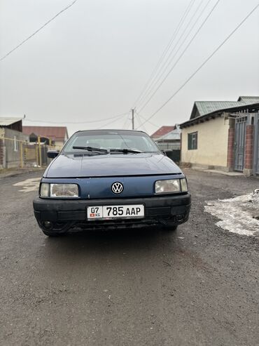 Volkswagen: Volkswagen Passat: 1987 г., 1.8 л, Механика, Бензин, Седан