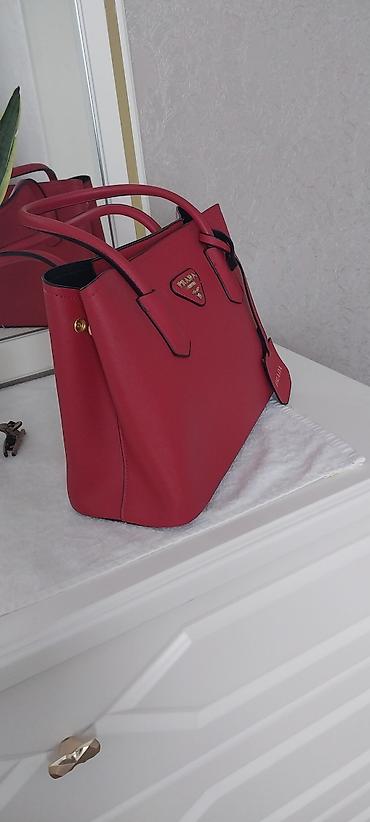шопперы цена: Сумка PRADA (tote) - Цвет: насыщенно-красный с контрастной черной — 1