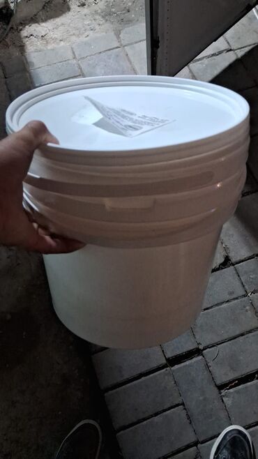 Çaydanlar və qəhvədanlar: Bu ağ plastik vedrə çox yönlü istifadə üçün nəzərdə tutulmuşdur