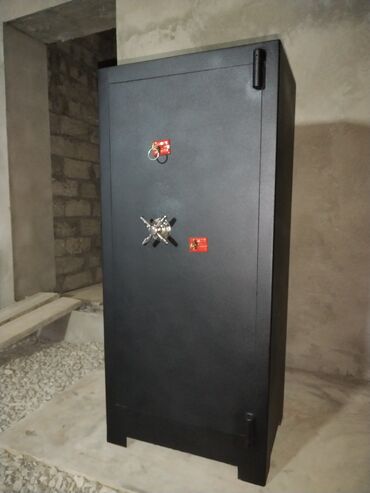 Seyflər: Seyf Türk zavod malı . Yanmayan oda davamlı. İçi qumlu. Yüksək — 1
