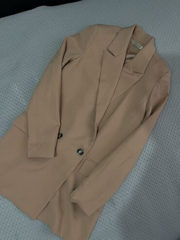 Демисезонные куртки: Два верхних изделия. 1) Стеганое пальто/куртка: - Цвет — 8