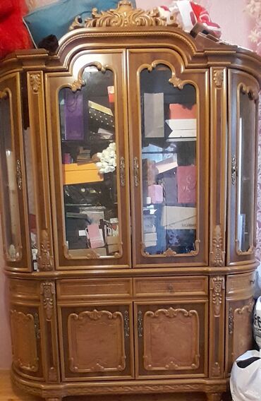 demir şkaf: Şüşəli dolab vitrini