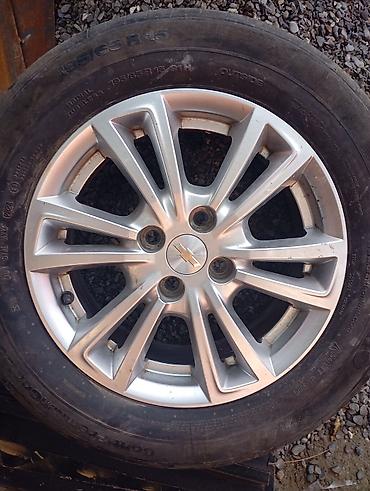 diskli mala: Chevrolet loqolu 15 düymlük disk və təkər komplekti. Şin üzərində ölçü — 1