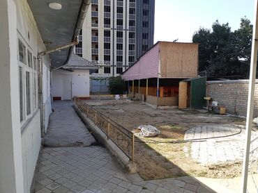 Долгосрочная аренда домов: 250 м², 7 комнат, Бронированные двери, Парковка, Подвал, погреб at lalafo.kg — 7 Долгосрочная аренда домов: 250 м², 7 комнат, Бронированные двери, Парковка, Подвал, погреб — 7