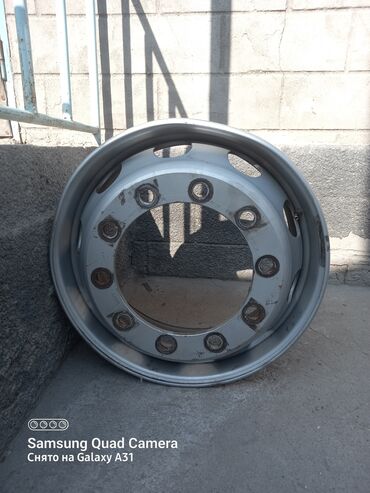 покрышки на погрузчик: Продаю диски R22,5 2 штук