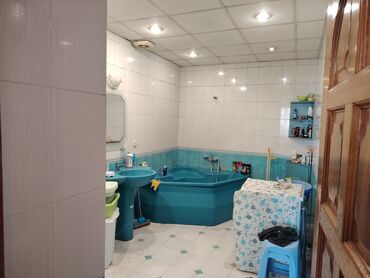 Uzunmüddətli kirayə mənzillər: Binanın 5-ci mərtəbəsində yerləşən bu 3 otaqlı mənzil şəhər mərkəzində -da lalafo.az — 11 Uzunmüddətli kirayə mənzillər: Binanın 5-ci mərtəbəsində yerləşən bu 3 otaqlı mənzil şəhər mərkəzində — 11