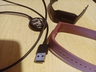 женский кожаный кошелек: Smart saat qadın üçün kəməri və zaryatka şunuru ilə birlikdə satılır