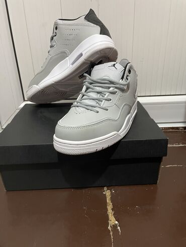 кроссовки на зиму мужские: Мужские кроссовки, 40.5, Air Jordan, Новый, цвет - Белый, Платная доставка