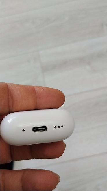 iphone qulaqcıq: Apple AirPods 4 Xüsusiyyətlər: - Bluetooth simsiz qulaqcıq dəsti - — 4