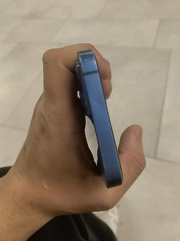 Apple iPhone: IPhone 13, Б/у, 128 ГБ, Голубой, Защитное стекло, Чехол, 85 % — 6