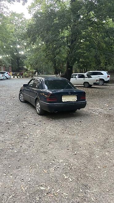 benzinli moped: Mercedes-Benz 220: 2.2 l | 1995 il Sedan — 4
