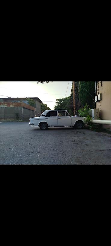 VAZ (LADA): VAZ 2103, ağ rəng, klassik sedan. Xüsusiyyətlər: - Kuzov: 4 qapılı — 3