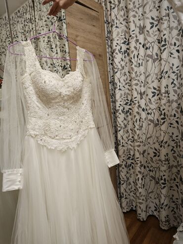 платье с белым воротником: Продаю свадебное платье, надевалось 1 раз. размер S, можно на М, с