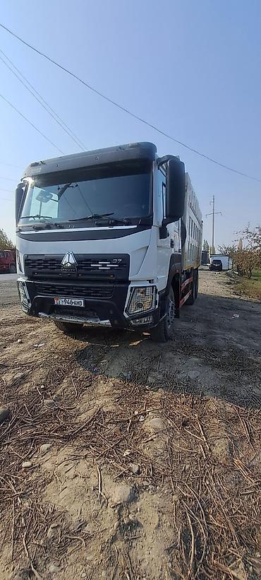 Самосвал SINOTRUK (CNHTC) 6x4 - Конфигурация: 6x4, трехосный самосвал