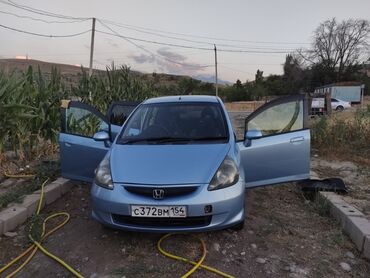 продаю тойоту: Honda Fit: 2002 г., 1.3 л, Автомат, Бензин, Хэтчбэк