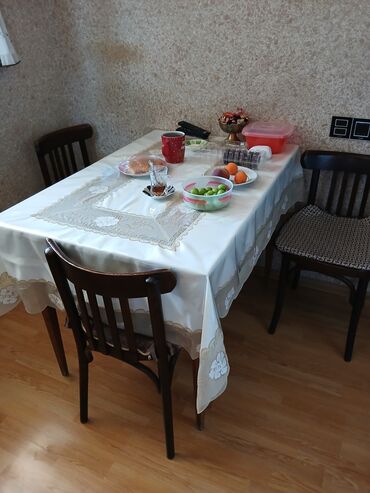 stol satılır: Qonaq otağı üçün, İşlənmiş, Açılan, Dördbucaq masa, 4 stul, Rusiya