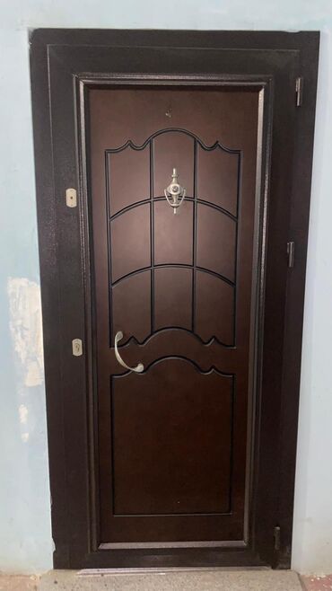 Giriş qapıları: Seyf qapı 150₼ 90*205 Sumqayıt 788n zeyno♥️Tünd qəhvəyi rəngdə, metal