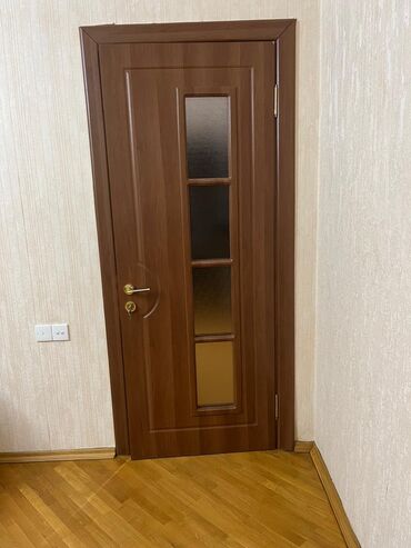 Çəngəllər: Otaq qapisi 3 eded .1i elave hamam uçun90×2m qiymet her biri 70azn