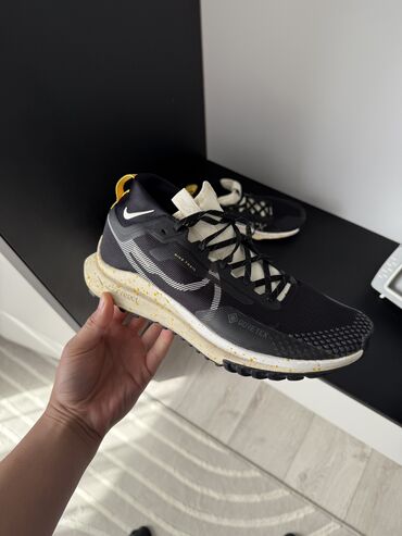 gore tex: Эркектердин кроссовкасы, 41, Nike, Колдонулган, түсү - Кара, Өзү алып кетүү, Акылуу жеткирүү