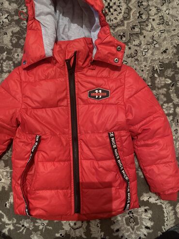 пиджак красный: Продаю б/у Куртку Деми для Мальчика 98см На возраст 4-5лет Сост отл
