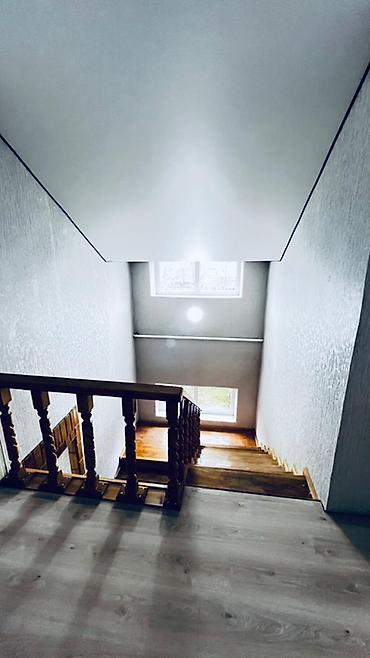 Продажа коттеджей и домов: Продаётся двухэтажный жилой дом с закрытым двором и просторной крытой — 15