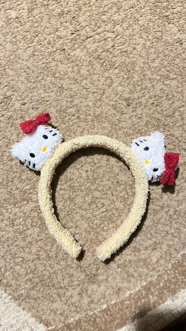 детские костюмы мушкетера: Hello Kitty temalı saç taci - Model: Krem rəngli parça üzlü saç taci