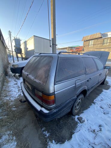 Volkswagen: Volkswagen Passat: 1990 г., 1.8 л, Механика, Бензин, Универсал