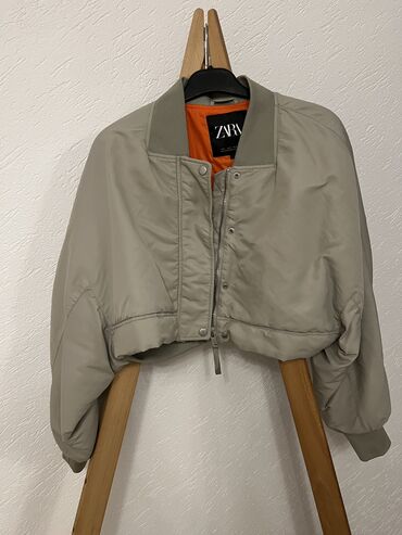 new yorker kupaci kostimi cene: Zara bomber jakna!
S velucina oversized model
Kao nova