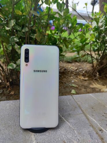 samsung 3d: Samsung A50, 64 ГБ, цвет - Белый, Кнопочный, Отпечаток пальца, Face ID