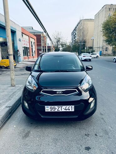 Kia: Kia Picanto, qara rəng, 5 qapılı hetçbek. Xüsusiyyətlər: - Kompakt — 1