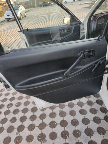 Volkswagen: Volkswagen Passat: 1992 г., 1.8 л, Механика, Бензин, Универсал — 11