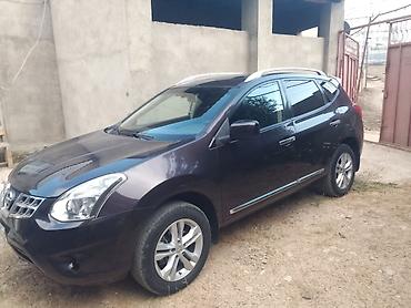 yan guzgu s: Nissan Rogue SV AWD krossover - Korpus: tünd bənövşəyi/metalik rəng — 2