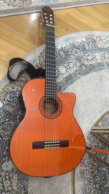 qarmon satılır: Klassik gitara, İşlənmiş, Ünvandan götürmə, Ödənişli çatdırılma, Rayonlara çatdırılma