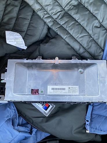 displey: BMW orijinal iDrive mərkəzi ekran (CID) – 10.25” geniş formatlı — 2