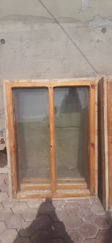 деревянные окна в бишкеке цены: Деревянное окно, Глухое, цвет - Коричневый, Б/у, 135 *110, Самовывоз