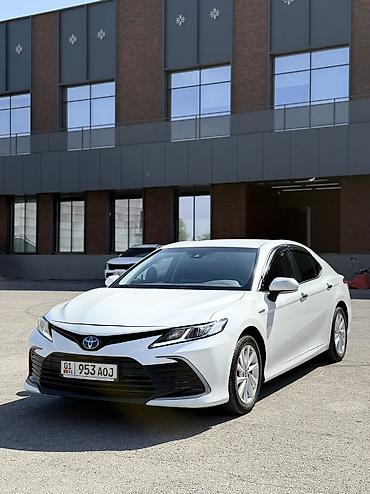 lend cruizer: Toyota Camry: 2022 г., 2.5 л, Автомат, Гибрид, Седан — 2