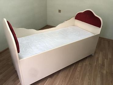 tek carpayi: Uşaq/yüksək yanlı single çarpayı və döşək - Ölçü: eni təqribən 80 sm — 1