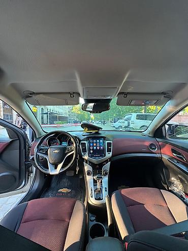 011 sekilleri: Chevrolet Cruze sedan – gümüşü rəngdə, şəhər və tras üçün praktik və — 7