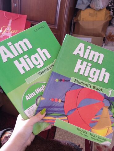 kitab derslik: Salam,Aim High Workbook1 ve Students Book1 satilir.Icersi yalniz