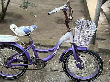 26 velo: Uşaq velosipedi – bənövşəyi-ağ rəngdə, çiçək naxışlı dizayn — 2