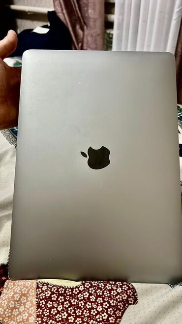планшет с клавиатурой и мышью: Ноутбук, Apple, 8 ГБ ОЗУ, Apple M1, 13.3 ", Для несложных задач, память SSD