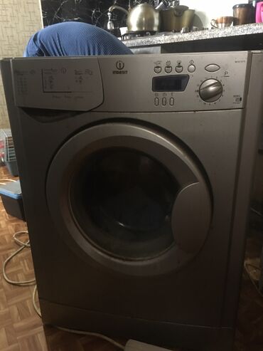 kohne paltaryuyan masin aliram: Paltaryuyan maşın Indesit, 5 kq, İşlənmiş, Avtomat, Qurutmasız, Kredit yoxdur, Ünvandan götürmə