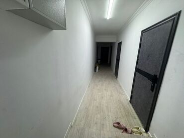 обмен домов: Комната в квартире с индивидуальными входами из длинного коридора. -