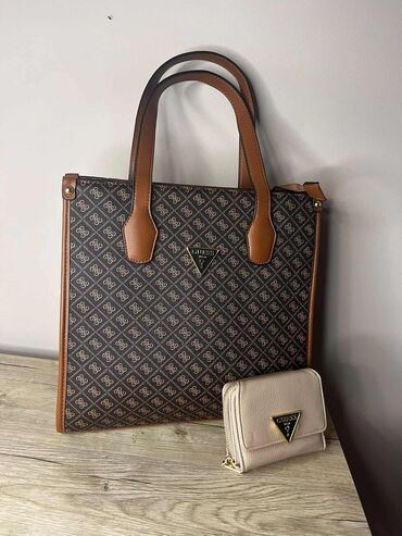 Torbe: Guess ❤️ Novčanik: Cena 1750 din. +ptt 📌 Torbica: Cena 2900 din +ptt 📌 — 6