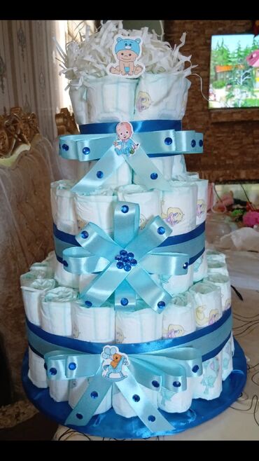 Xodunoklar: Üç mərtəbəli “diaper cake” – uşaq bezlərindən hazırlanmış hədiyyə
