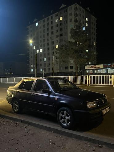 Volkswagen: Volkswagen Vento: 1993 г., 1.8 л, Механика, Седан — 2